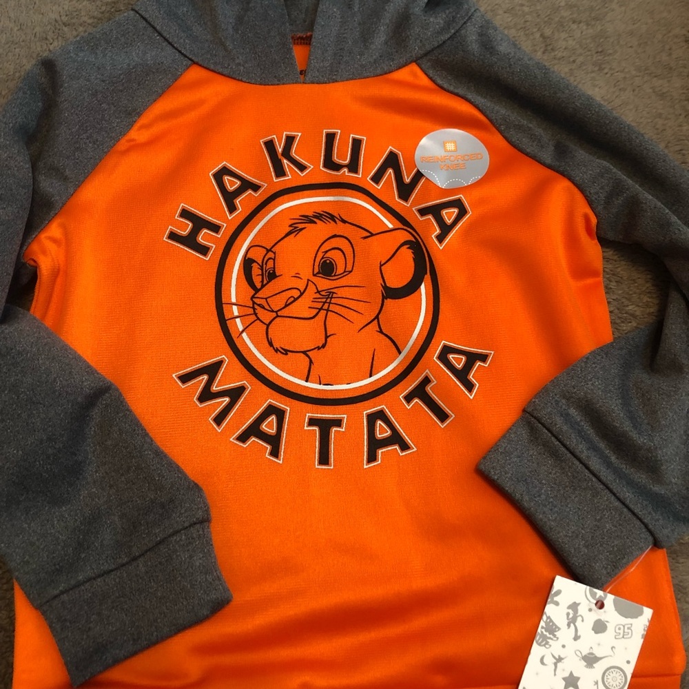 NWT lion king athletic set